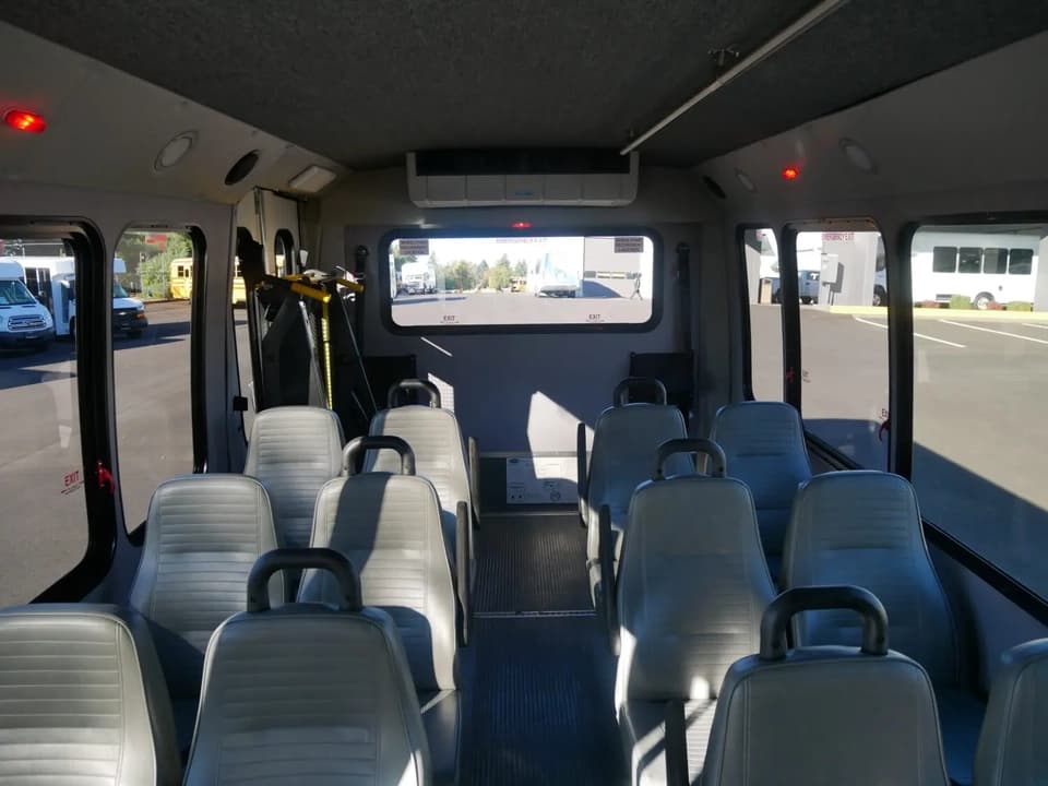 2012 Ford E450 Elkhart Coach ADA Shuttle Bus - Image 5 2012 Ford E450 Elkhart Coach ADA Shuttle Bus - Image 5
