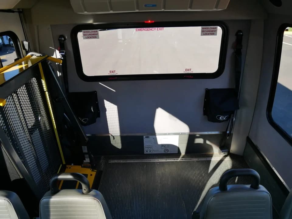 2012 Ford E450 Elkhart Coach ADA Shuttle Bus - Image 6 2012 Ford E450 Elkhart Coach ADA Shuttle Bus - Image 6
