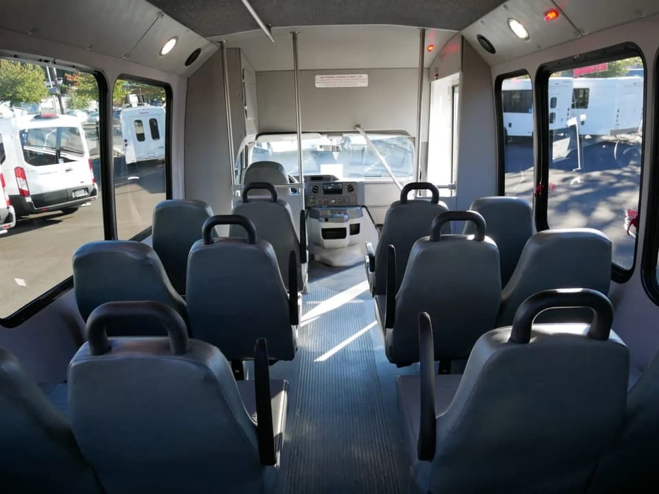 2012 Ford E450 Elkhart Coach ADA Shuttle Bus - Image 7 2012 Ford E450 Elkhart Coach ADA Shuttle Bus - Image 7