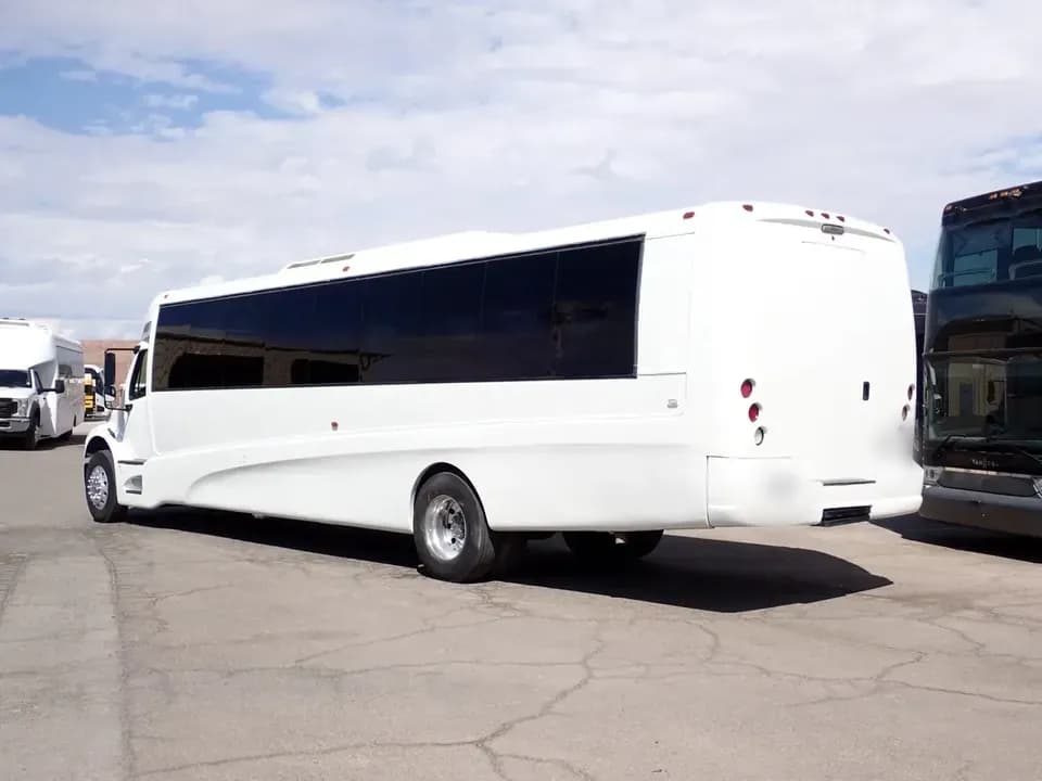 2014 Grech Motors GM40 Freightliner Shuttle Bus - Thumbnail 3 2014 Grech Motors GM40 Freightliner Shuttle Bus - Thumbnail 3