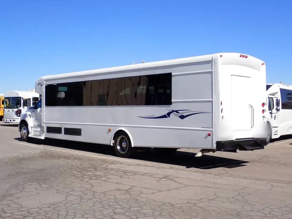 2018 Ford F650 Super Duty Starcraft Allstar XL Shuttle Bus - Image 3 2018 Ford F650 Super Duty Starcraft Allstar XL Shuttle Bus - Image 3
