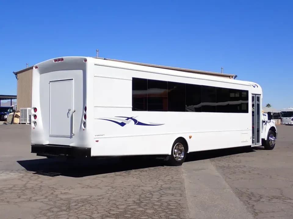 2018 Ford F650 Super Duty Starcraft Allstar XL Shuttle Bus - Image 4 2018 Ford F650 Super Duty Starcraft Allstar XL Shuttle Bus - Image 4