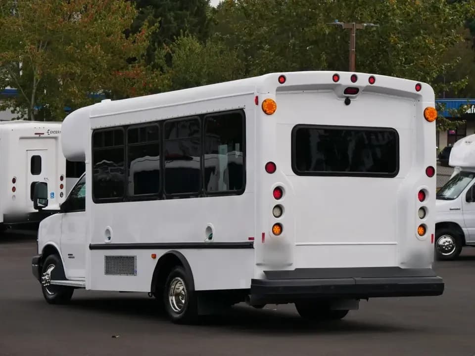 2012 Chevrolet 4500 Startrans ADA Shuttle Bus - Image 3 2012 Chevrolet 4500 Startrans ADA Shuttle Bus - Image 3