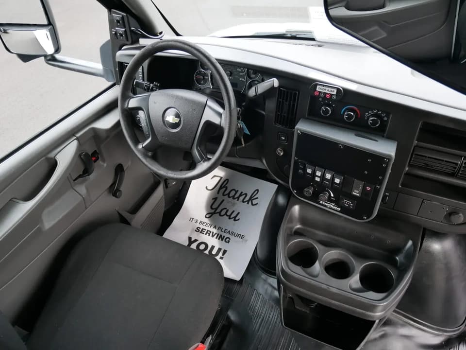 2012 Chevrolet 4500 Startrans ADA Shuttle Bus - Image 4 2012 Chevrolet 4500 Startrans ADA Shuttle Bus - Image 4