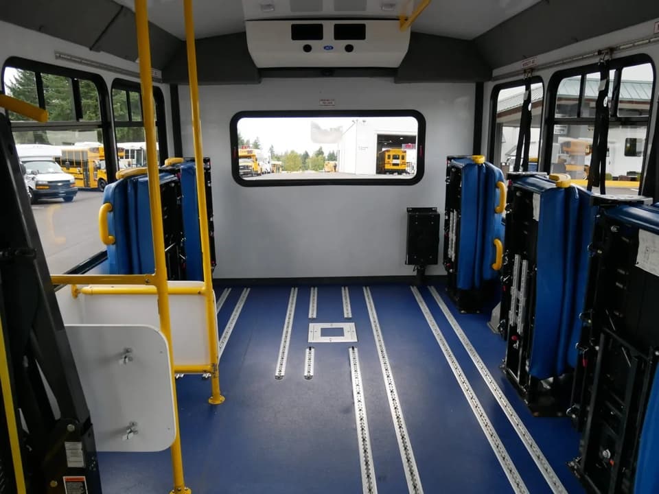 2012 Chevrolet 4500 Startrans ADA Shuttle Bus - Image 5 2012 Chevrolet 4500 Startrans ADA Shuttle Bus - Image 5