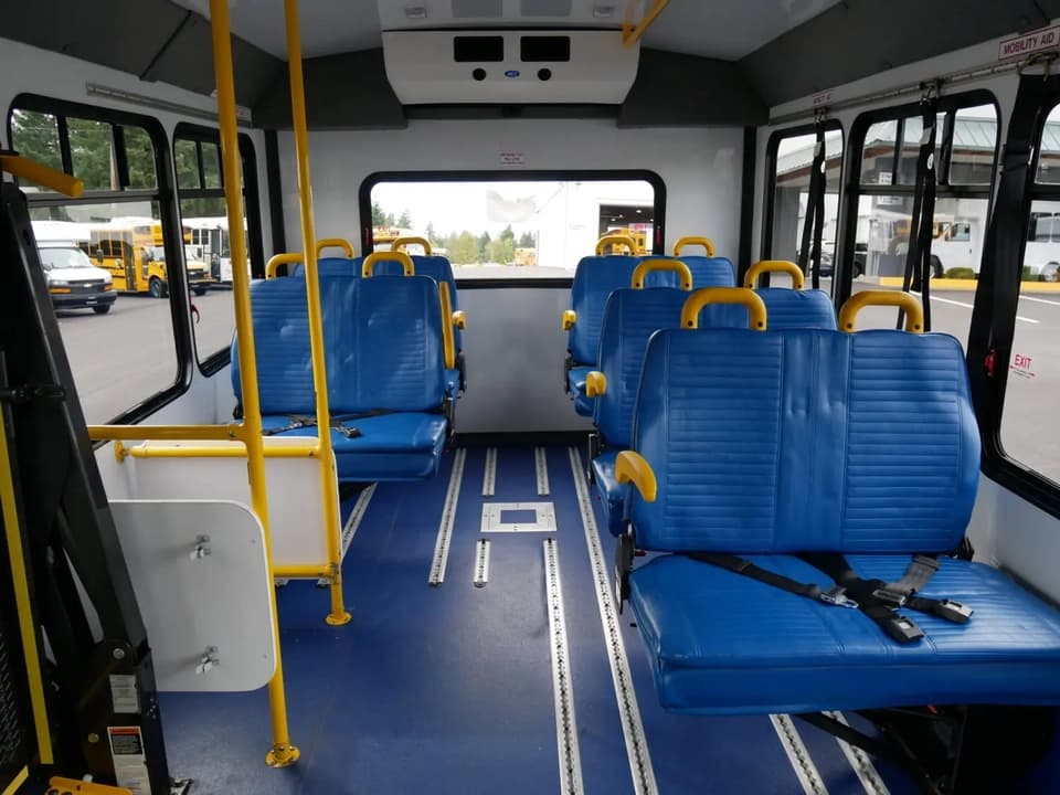 2012 Chevrolet 4500 Startrans ADA Shuttle Bus - Image 6 2012 Chevrolet 4500 Startrans ADA Shuttle Bus - Image 6