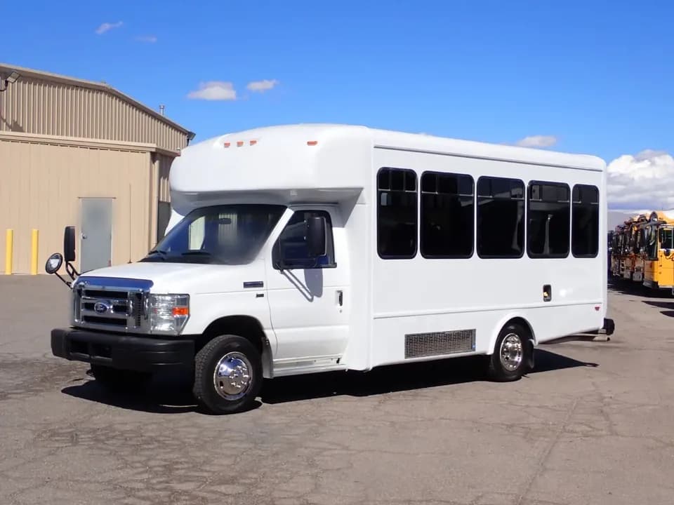 2017 Ford E350 Startrans Senator ADA Shuttle Bus - Thumbnail 2 2017 Ford E350 Startrans Senator ADA Shuttle Bus - Thumbnail 2