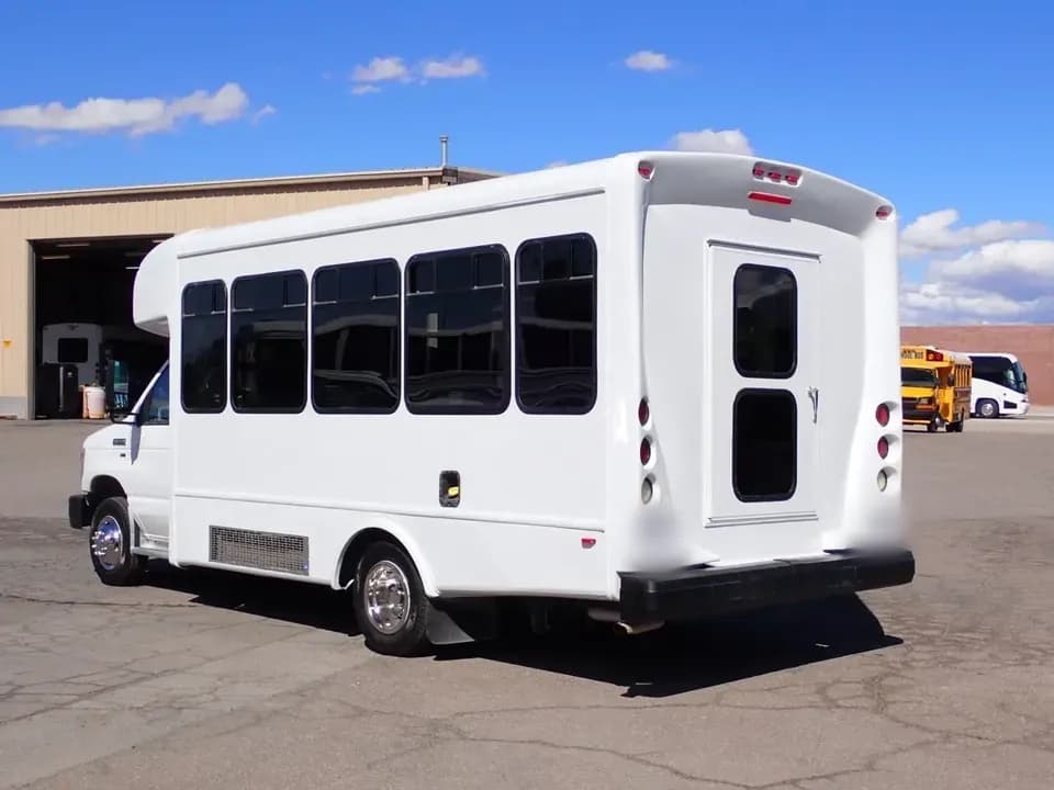 2017 Ford E350 Startrans Senator ADA Shuttle Bus - Thumbnail 3 2017 Ford E350 Startrans Senator ADA Shuttle Bus - Thumbnail 3