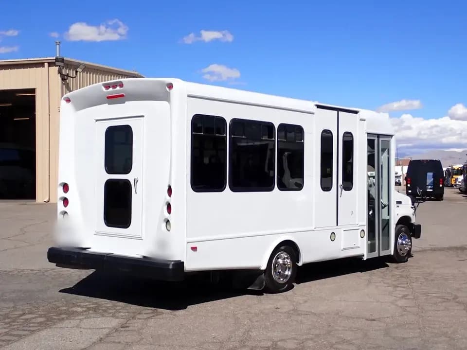 2017 Ford E350 Startrans Senator ADA Shuttle Bus - Thumbnail 4 2017 Ford E350 Startrans Senator ADA Shuttle Bus - Thumbnail 4