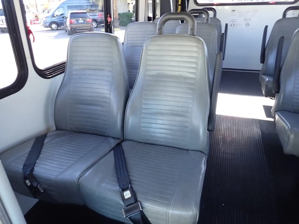 2014 Ford EC II Elkhart Coach ADA Shuttle Bus - Image 4 2014 Ford EC II Elkhart Coach ADA Shuttle Bus - Image 4