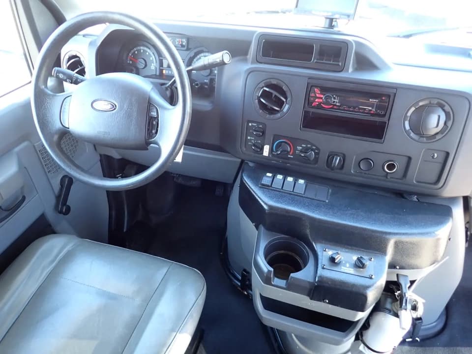 2014 Ford EC II Elkhart Coach ADA Shuttle Bus - Image 7 2014 Ford EC II Elkhart Coach ADA Shuttle Bus - Image 7