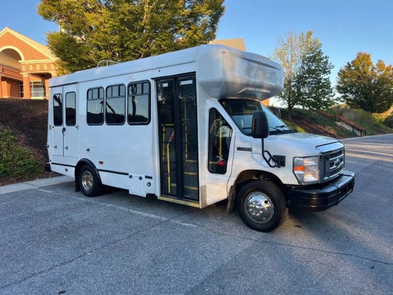 2018 Ford E-350 ADA Shuttle Bus - Image 3 2018 Ford E-350 ADA Shuttle Bus - Image 3