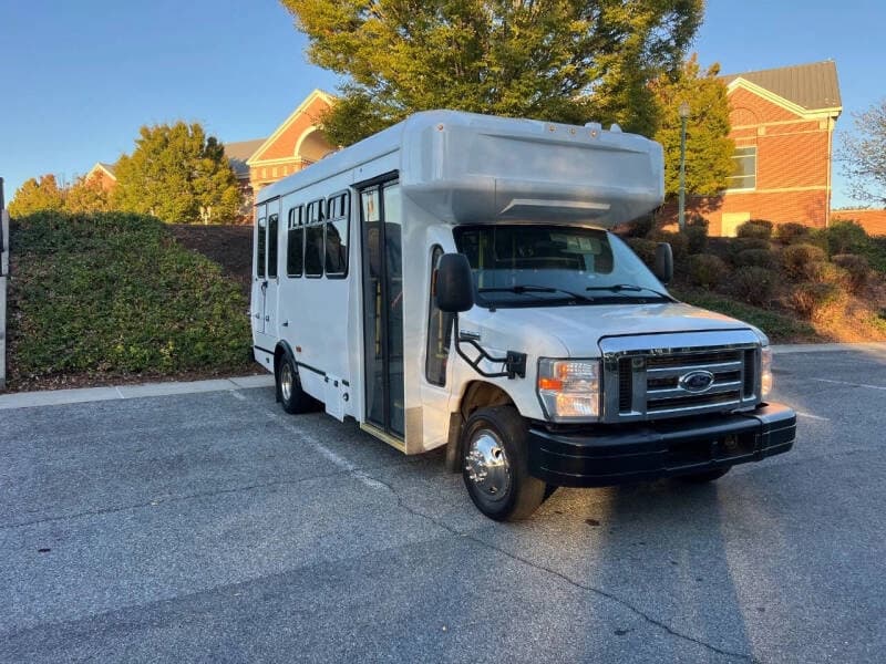 2018 Ford E-350 ADA Shuttle Bus - Image 4 2018 Ford E-350 ADA Shuttle Bus - Image 4