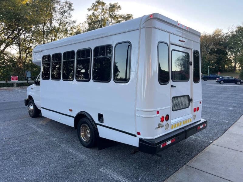 2018 Ford E-350 ADA Shuttle Bus - Image 6 2018 Ford E-350 ADA Shuttle Bus - Image 6