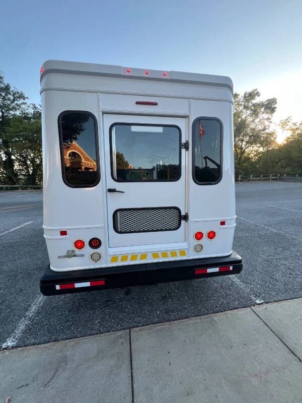 2018 Ford E-350 ADA Shuttle Bus - Image 7 2018 Ford E-350 ADA Shuttle Bus - Image 7