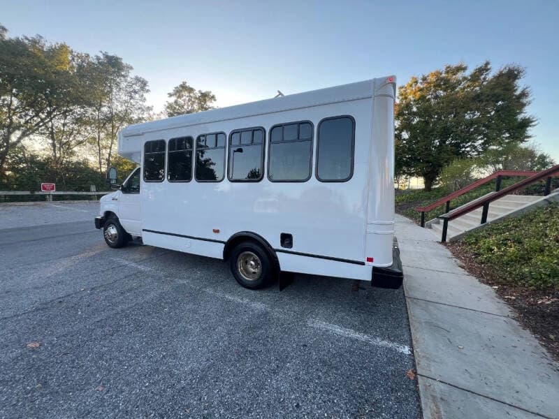 2018 Ford E-350 ADA Shuttle Bus - Image 8 2018 Ford E-350 ADA Shuttle Bus - Image 8