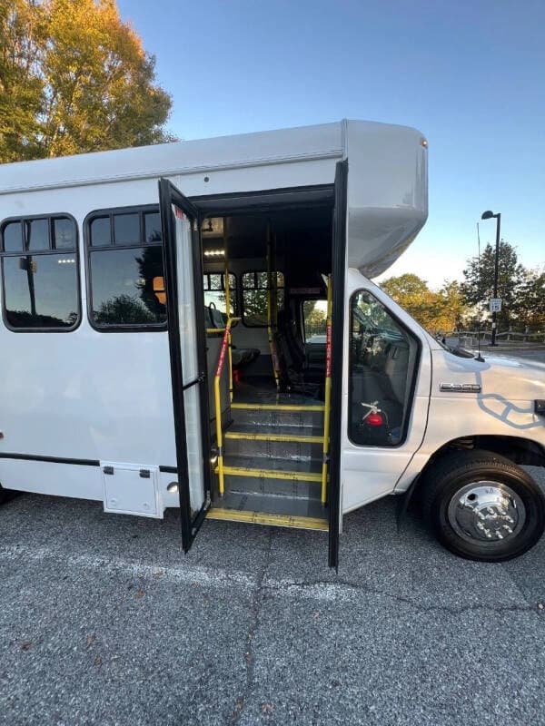 2018 Ford E-350 ADA Shuttle Bus - Image 9 2018 Ford E-350 ADA Shuttle Bus - Image 9