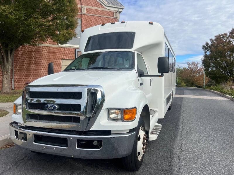 2011 Ford F650 Super Duty Glaval Shuttle Bus - Image 11 2011 Ford F650 Super Duty Glaval Shuttle Bus - Image 11