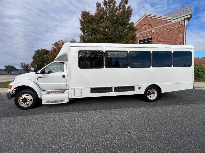 2011 Ford F650 Super Duty Glaval Shuttle Bus - Image 12 2011 Ford F650 Super Duty Glaval Shuttle Bus - Image 12