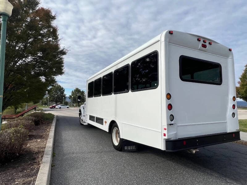 2011 Ford F650 Super Duty Glaval Shuttle Bus - Image 17 2011 Ford F650 Super Duty Glaval Shuttle Bus - Image 17