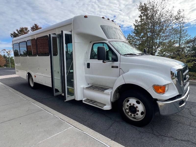 2011 Ford F650 Super Duty Glaval Shuttle Bus - Image 18 2011 Ford F650 Super Duty Glaval Shuttle Bus - Image 18