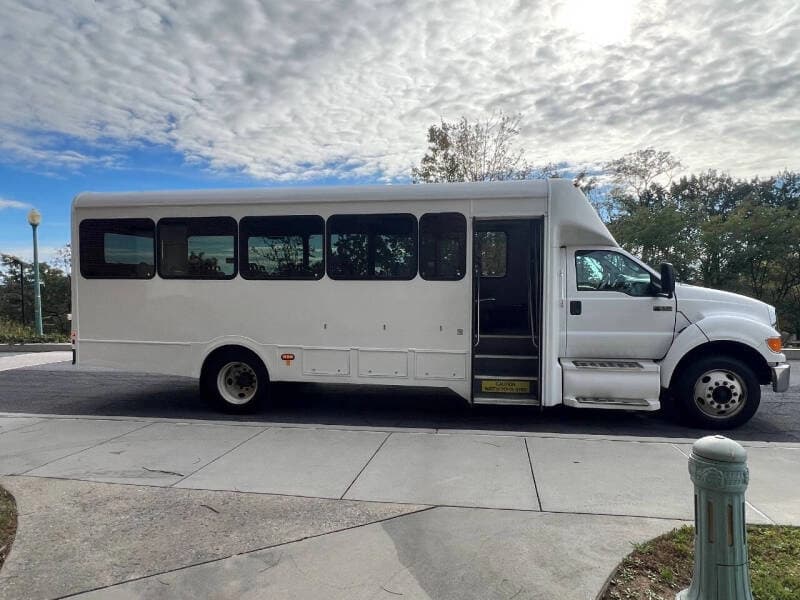 2011 Ford F650 Super Duty Glaval Shuttle Bus - Image 19 2011 Ford F650 Super Duty Glaval Shuttle Bus - Image 19