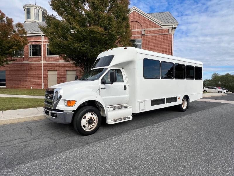 2011 Ford F650 Super Duty Glaval Shuttle Bus - Image 8 2011 Ford F650 Super Duty Glaval Shuttle Bus - Image 8