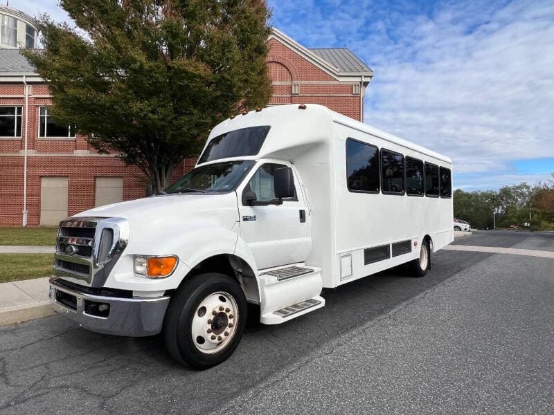2011 Ford F650 Super Duty Glaval Shuttle Bus - Image 9 2011 Ford F650 Super Duty Glaval Shuttle Bus - Image 9