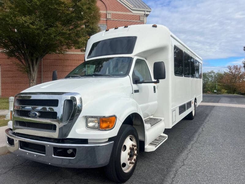 2011 Ford F650 Super Duty Glaval Shuttle Bus - Image 10 2011 Ford F650 Super Duty Glaval Shuttle Bus - Image 10