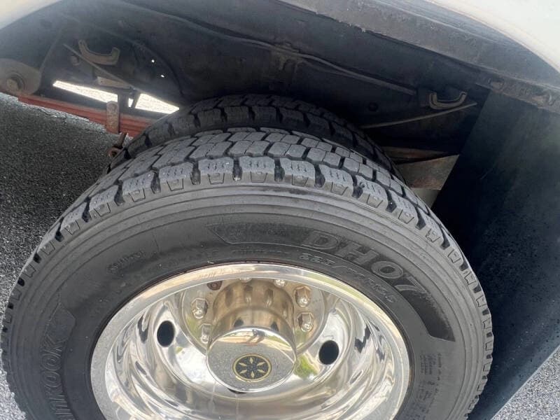 2014 Ford F550 Super Duty ADA Shuttle Bus - Image 8 2014 Ford F550 Super Duty ADA Shuttle Bus - Image 8