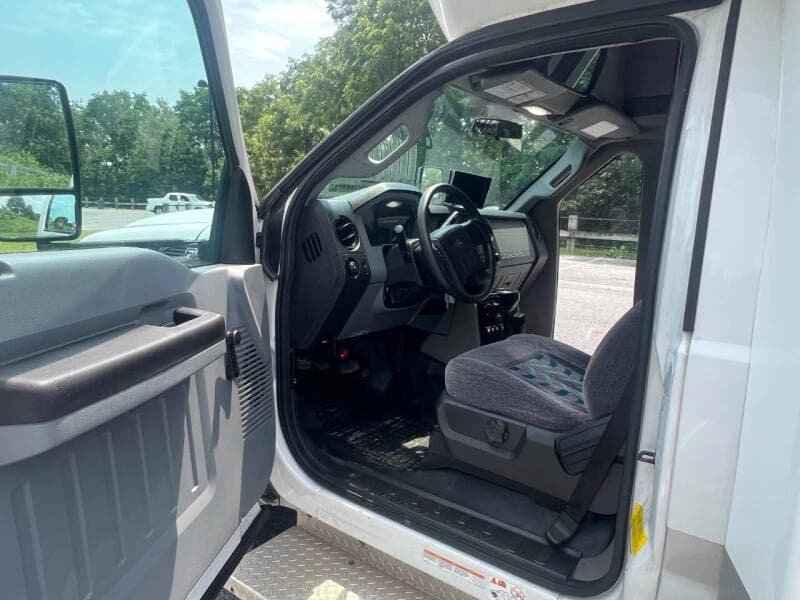 2014 Ford F550 Super Duty ADA Shuttle Bus - Image 10 2014 Ford F550 Super Duty ADA Shuttle Bus - Image 10