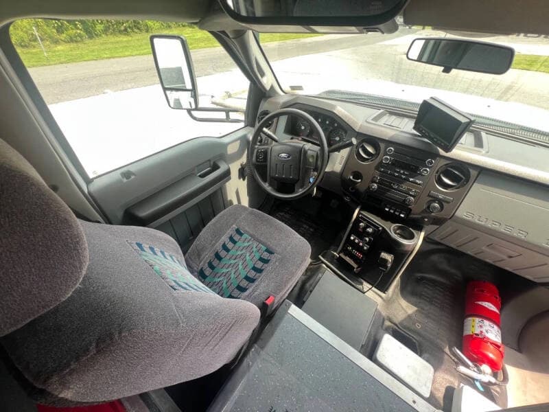2014 Ford F550 Super Duty ADA Shuttle Bus - Image 12 2014 Ford F550 Super Duty ADA Shuttle Bus - Image 12