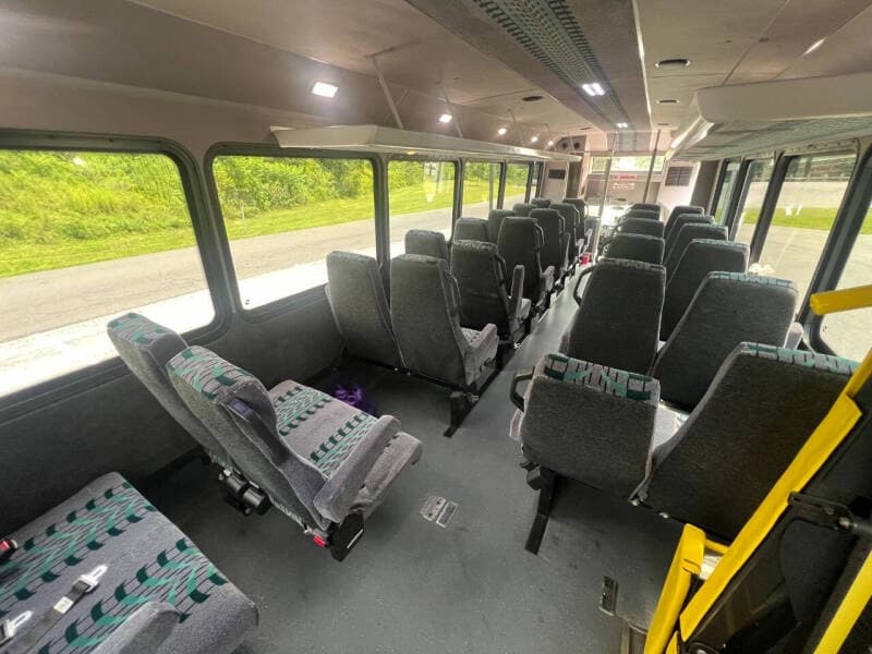 2014 Ford F550 Super Duty ADA Shuttle Bus - Image 17 2014 Ford F550 Super Duty ADA Shuttle Bus - Image 17