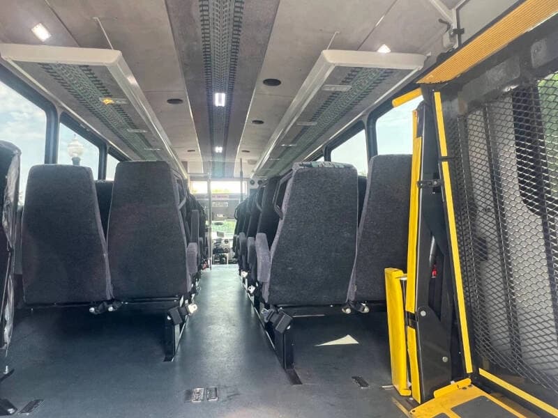 2014 Ford F550 Super Duty ADA Shuttle Bus - Image 7 2014 Ford F550 Super Duty ADA Shuttle Bus - Image 7