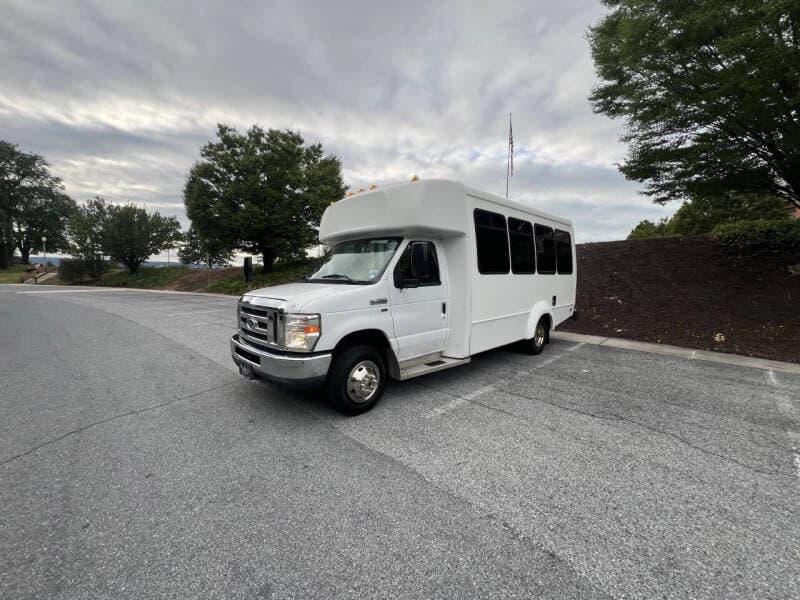 2015 Ford E350 ADA Shuttle Bus - Image 2 2015 Ford E350 ADA Shuttle Bus - Image 2