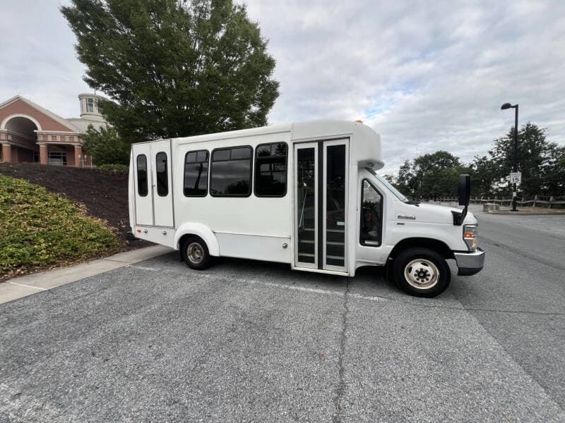 2015 Ford E350 ADA Shuttle Bus - Image 3 2015 Ford E350 ADA Shuttle Bus - Image 3