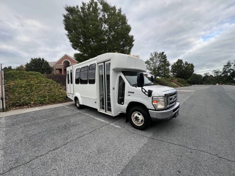 2015 Ford E-350 bus 2015 Ford E-350 bus