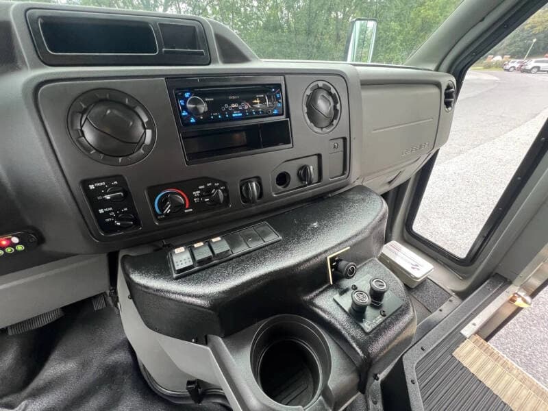 2015 Ford E350 ADA Shuttle Bus - Image 7 2015 Ford E350 ADA Shuttle Bus - Image 7