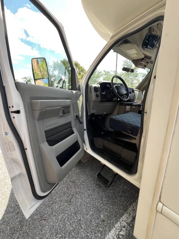2016 Ford E450 ADA Shuttle Bus - Image 13 2016 Ford E450 ADA Shuttle Bus - Image 13