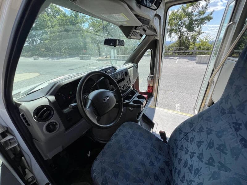 2016 Ford E450 ADA Shuttle Bus - Image 15 2016 Ford E450 ADA Shuttle Bus - Image 15