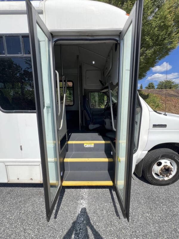 2016 Ford E450 ADA Shuttle Bus - Image 16 2016 Ford E450 ADA Shuttle Bus - Image 16