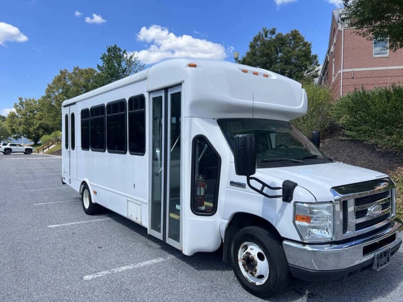 2016 Ford E-450 bus 2016 Ford E-450 bus