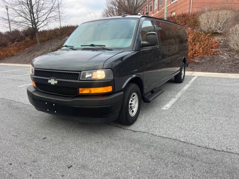 2018 Chevrolet Express LS 3500 Passenger Van - Image 2 2018 Chevrolet Express LS 3500 Passenger Van - Image 2