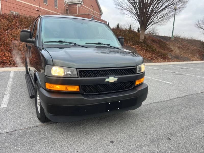 2018 Chevrolet Express LS 3500 Passenger Van - Image 3 2018 Chevrolet Express LS 3500 Passenger Van - Image 3