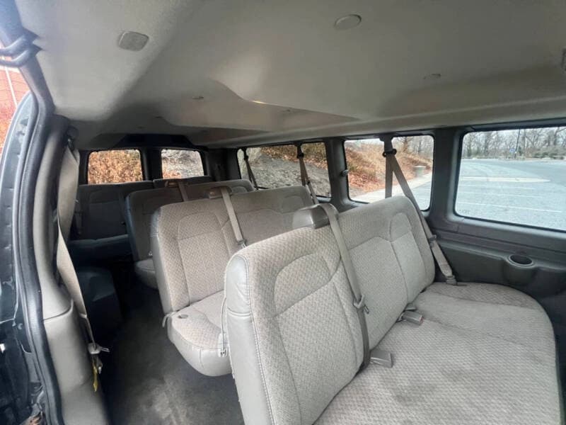 2018 Chevrolet Express LS 3500 Passenger Van - Image 6 2018 Chevrolet Express LS 3500 Passenger Van - Image 6