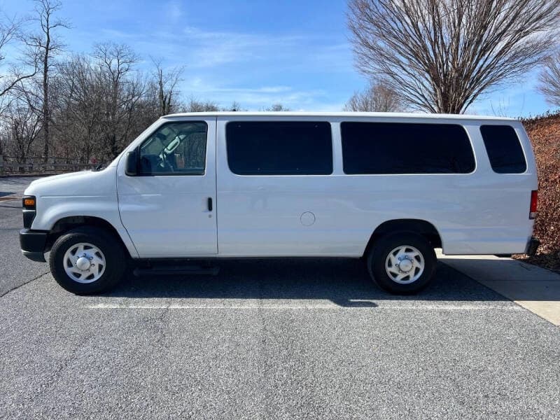 2013 Ford E350 XL Passenger Van - Image 2 2013 Ford E350 XL Passenger Van - Image 2