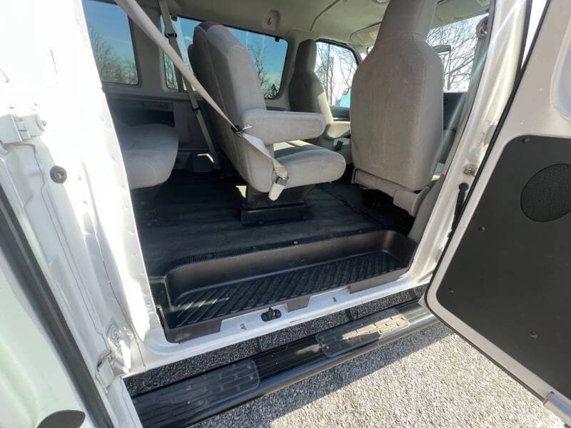 2013 Ford E350 XL Passenger Van - Image 14 2013 Ford E350 XL Passenger Van - Image 14