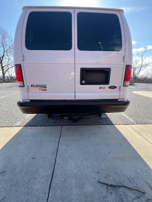 2013 Ford E350 XL Passenger Van - Image 17 2013 Ford E350 XL Passenger Van - Image 17