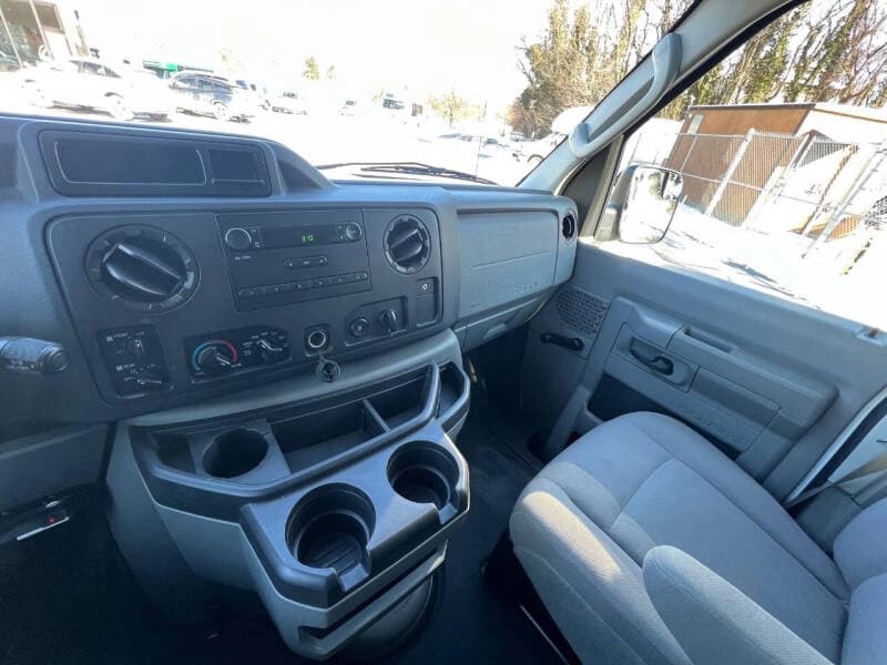 2013 Ford E350 XL Passenger Van - Image 20 2013 Ford E350 XL Passenger Van - Image 20