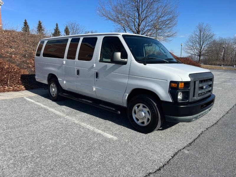 2013 Ford E350 XL Passenger Van - Image 5 2013 Ford E350 XL Passenger Van - Image 5